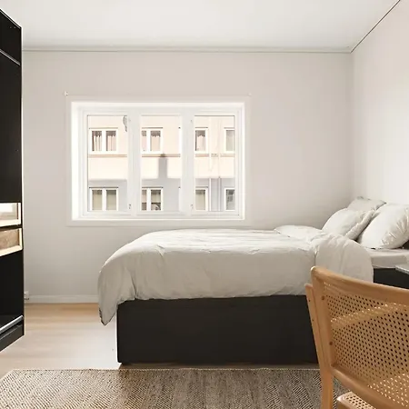 Apartment Roomsly - Modern And Bright
